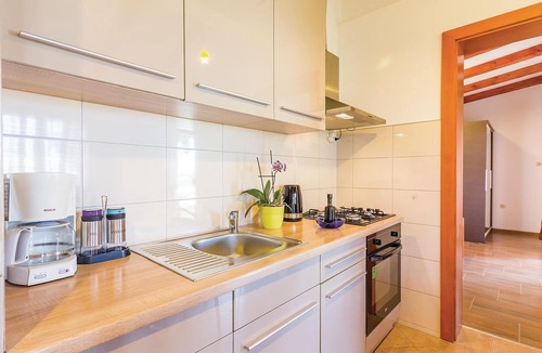 Peroj House | Awesome home in Vodnjan with WiFi