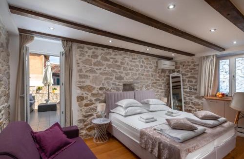 Split House | Awesome Stone House