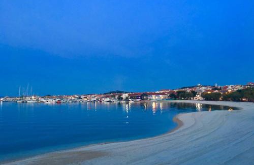 Murter Apartment | Beach apartment Ana - Wake up to the sea, balcony, terrace, garden & parking, Murter - Dalmatia