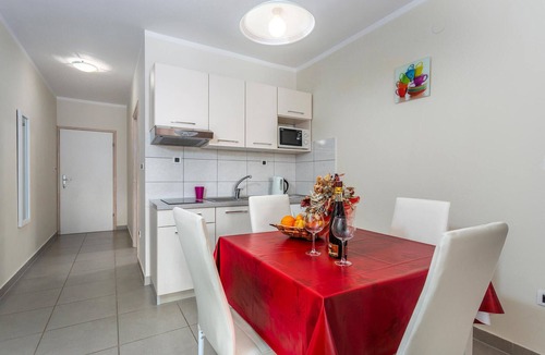 Krk Apartment | Beach front apartment in Pinezici
