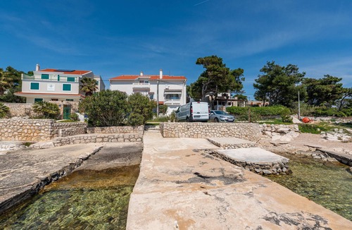 Kosljun Apartment | Beach front apartment in Kosljun