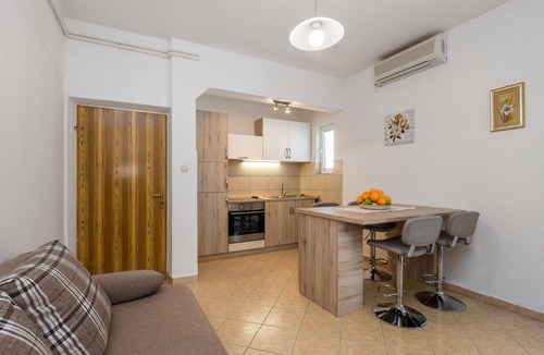 Kampor Apartment | Beach front apartment in Kampor