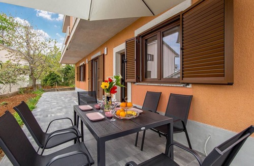 Opric Apartment | Beach front apartment in Lovran with WiFi