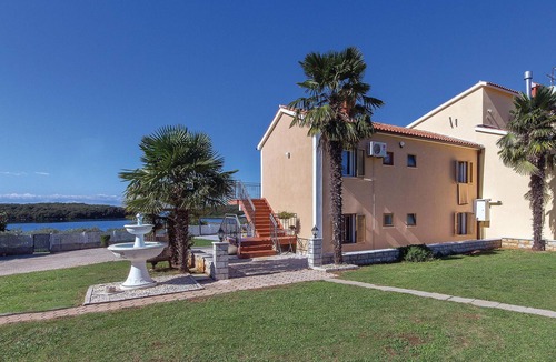 Vrsar Apartment | Beach front apartment in Vrsar