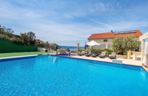 Klanfari House | Beach front home in Crikvenica