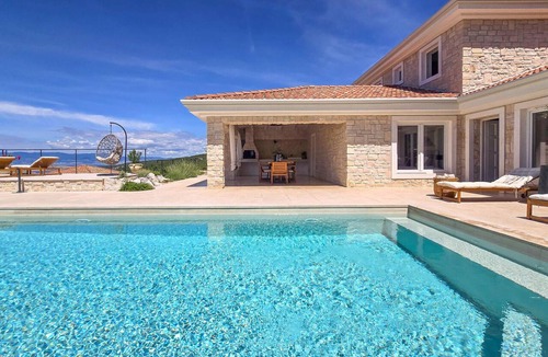 Jadranovo House | Beach front home in Jadranovo