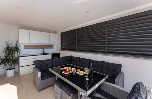 Rovanjska House | Beach front home in Jasenice