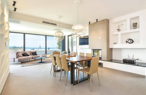 Omis House | Beach front home in Omis with sauna