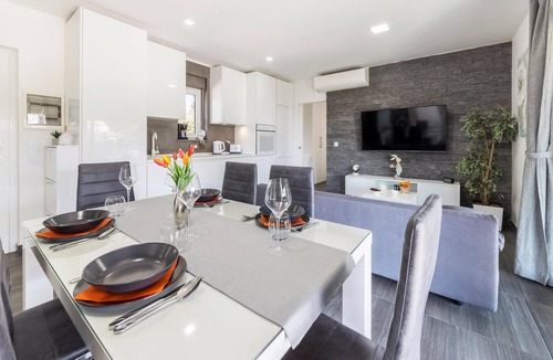 Fazana House | Beach front home in Peroj with house sea view