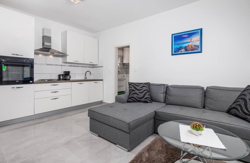 Sarsoni House | Beach front home in Rijeka