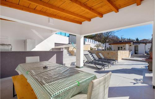 Sarsoni House | Beach Front Home In Rijeka