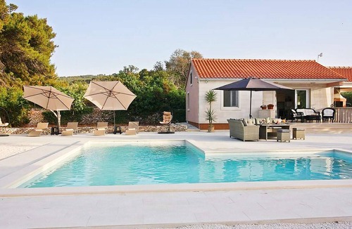 Supetar House | Beach front home in Supetar