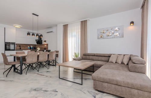 Vrsi House | Beach front home in Vrsi