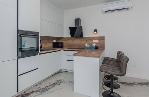 Vrsi House | Beach front home in Vrsi