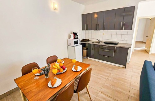 Cove Makarac (Milna) Apartment | Beach front with Swimming pool, Illyria Resort Apt 101