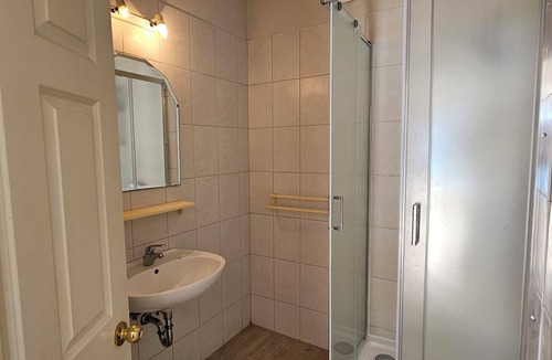 Cove Makarac (Milna) Apartment | Beach front with Swimming pool, Illyria Resort Apt 101
