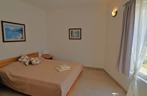 Cove Makarac (Milna) Apartment | Beach front with Swimming pool, Illyria Resort Apt 101