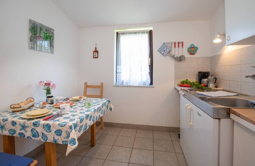 Vantacici Apartment | Beach Garden Apartment 3 with Private Parking, Malinska, Croatia