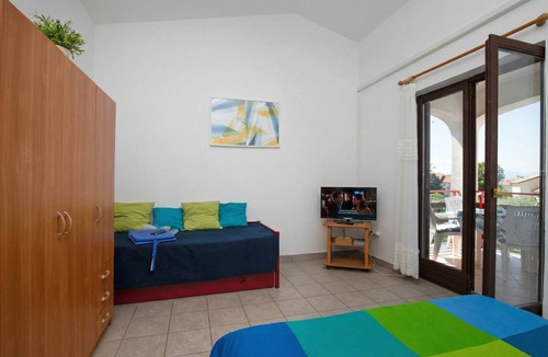 Vantacici Apartment | Beach Garden Apartment 3 with Private Parking, Malinska, Croatia