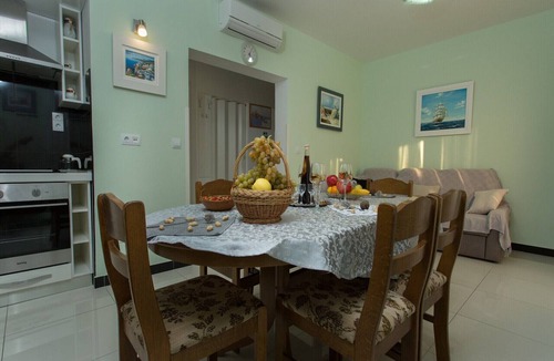 Poljica House | Beachfront Holiday Home with pool MaMi