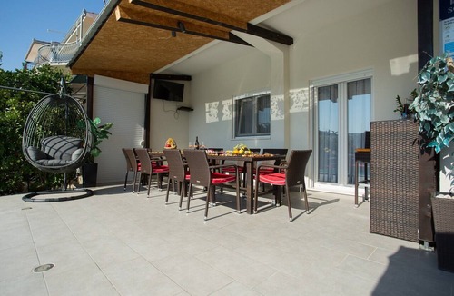 Poljica House | Beachfront Holiday Home with pool MaMi