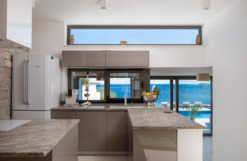 Milna Villa | Beachfront house with Pool and Jakuzzi -maximum comfort and privacy .