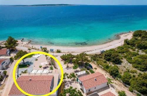 Kolan House | Beachfront Paladina holiday home
