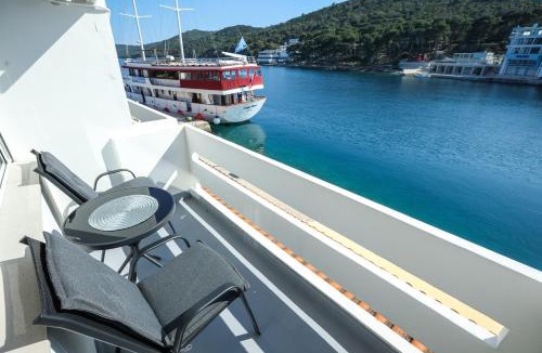 Bozava House | Beachfront Rooms Veli Kamik