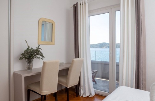 Grebastica Villa | Beachfront Villa Blue Bay with Pool
