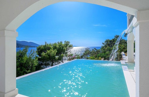 Blato Villa | Beachfront Villa Crystal Bay with Pool