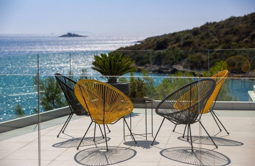Vinisce Villa | Beachfront Villa Eleganza with Pool