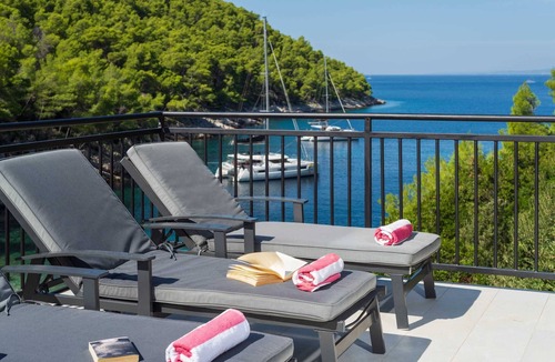 Brusje Villa | Beachfront Villa High Fly with Pool