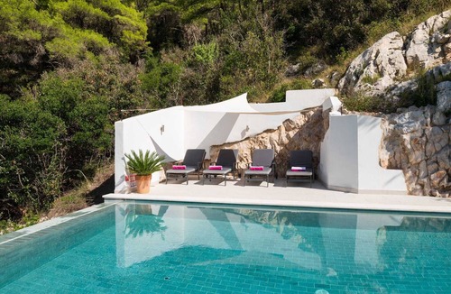 Brusje Villa | Beachfront Villa High Fly with Pool