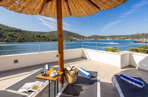 Vinisce Villa | Beachfront Villa Mila M with Pool