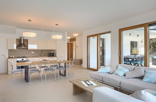 Pjescana Uvala Villa | Beachfront Villa Naviblue with Pool