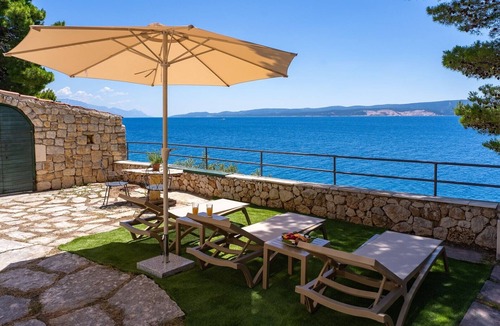 Stanici Villa | Beachfront Villa Nino, 5 bedroom villa with heated pool in Stanići