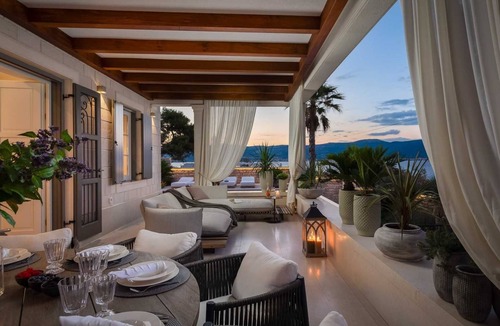 Slatine Villa | Beachside villa Heaven