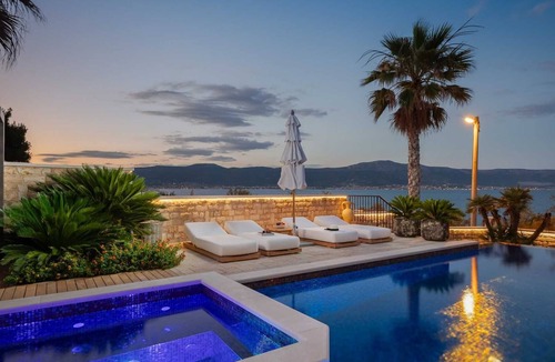 Slatine Villa | Beachside villa Heaven