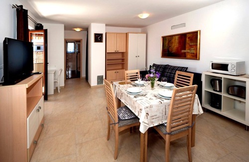 Brulo Apartment | Beakovic No.2 with Balcony