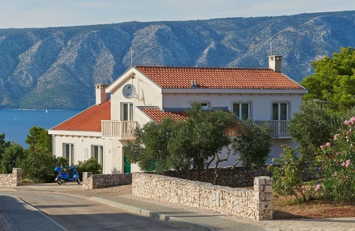 Stari Grad Villa | Beautiful 3-bedroom villa Susanna with private pool and sea view