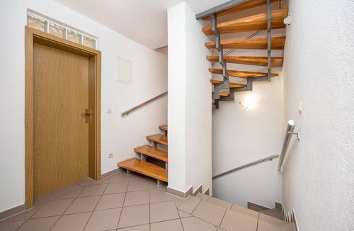 Lokva Rogoznica Apartment | Beautiful apartment in Lokva Rogoznica with WiFi