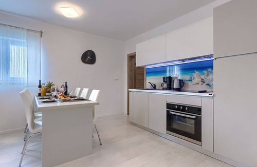Loborika Apartment | Beautiful apartment for 6 people with private pool, WIFI, A/C, TV, terrace and pets allowed
