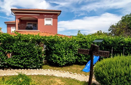 Rab Town Apartment | Beautiful apartment for 2 guests with A/C, WIFI, TV, terrace and pets allowed