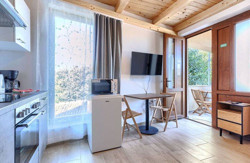 Lovrecica Apartment | Beautiful apartment for 2 guests with WIFI, A/C, TV and terrace