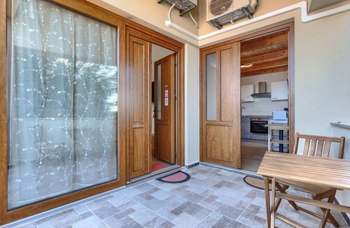 Lovrecica Apartment | Beautiful apartment for 2 guests with WIFI, A/C, TV and terrace
