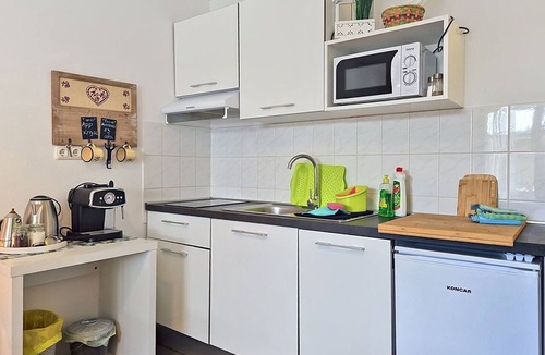 Finida Apartment | Beautiful apartment for 2 guests with WIFI, A/C, TV, terrace and pets allowed