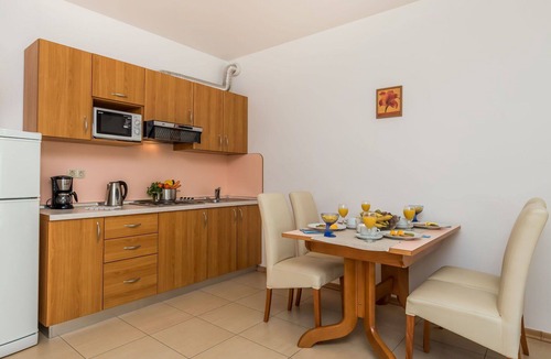 Rab Town Apartment | Beautiful apartment for 4 guests with A/C, WIFI, pool, TV and patio
