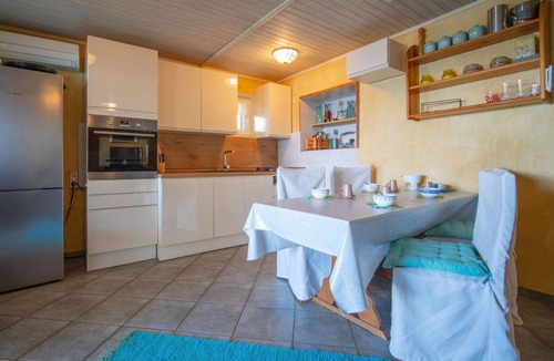 Senj Apartment | Beautiful apartment for 4 guests with WIFI, A/C, TV, terrace and pets allowed