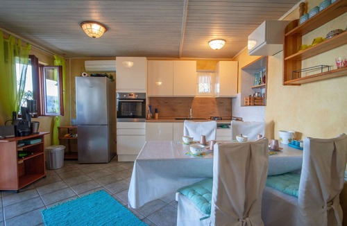 Senj Apartment | Beautiful apartment for 4 guests with WIFI, A/C, TV, terrace and pets allowed