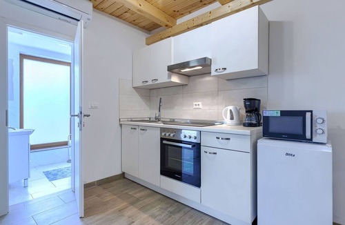 Lovrecica Apartment | Beautiful apartment for 4 people with A/C, WIFI, TV and terrace